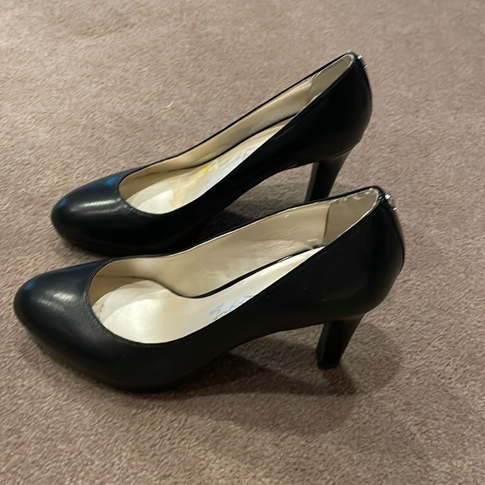 Etienne Aigner black size 7 platform dress pumps